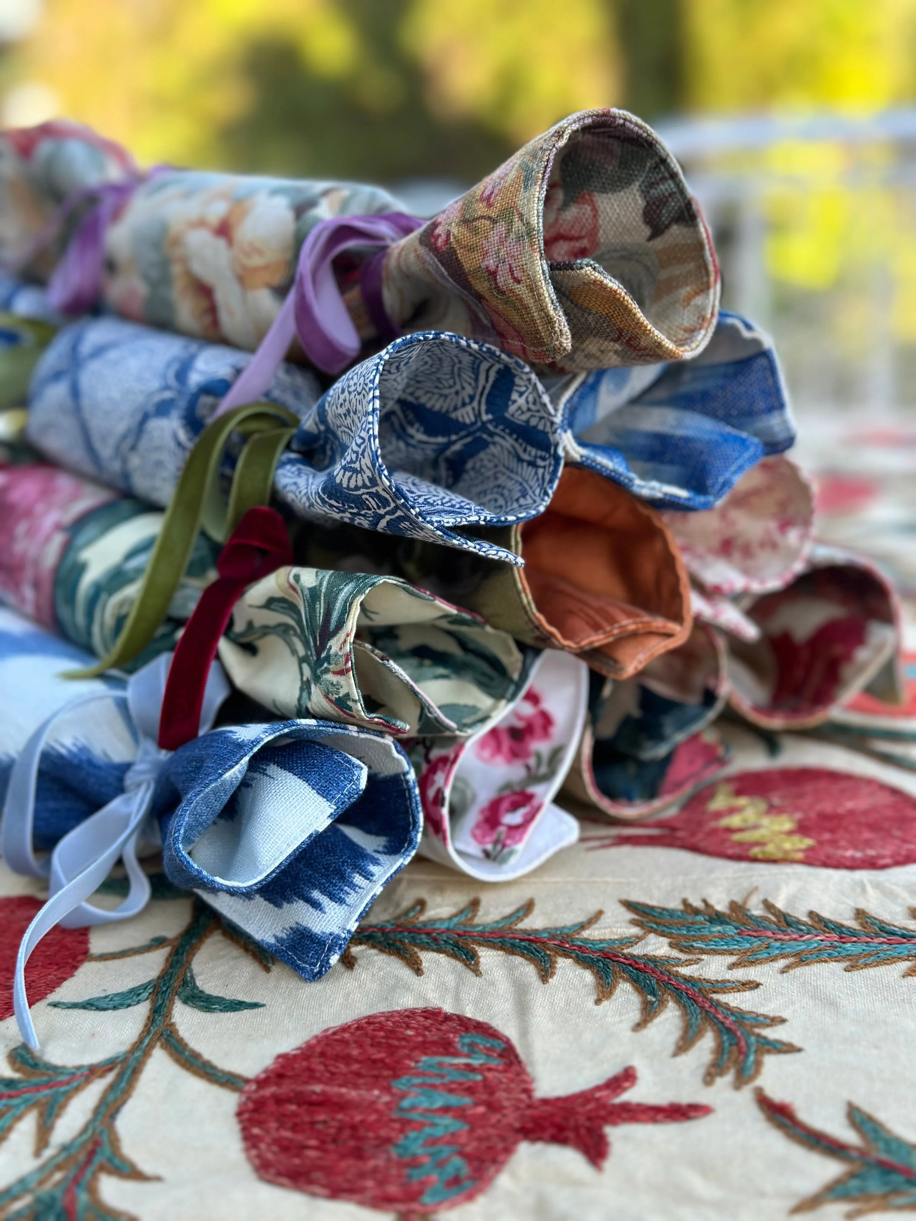 Party Popper/Holiday Cracker - Vintage Climbing Rose Trellis Textile with Merlot Velvet Bows