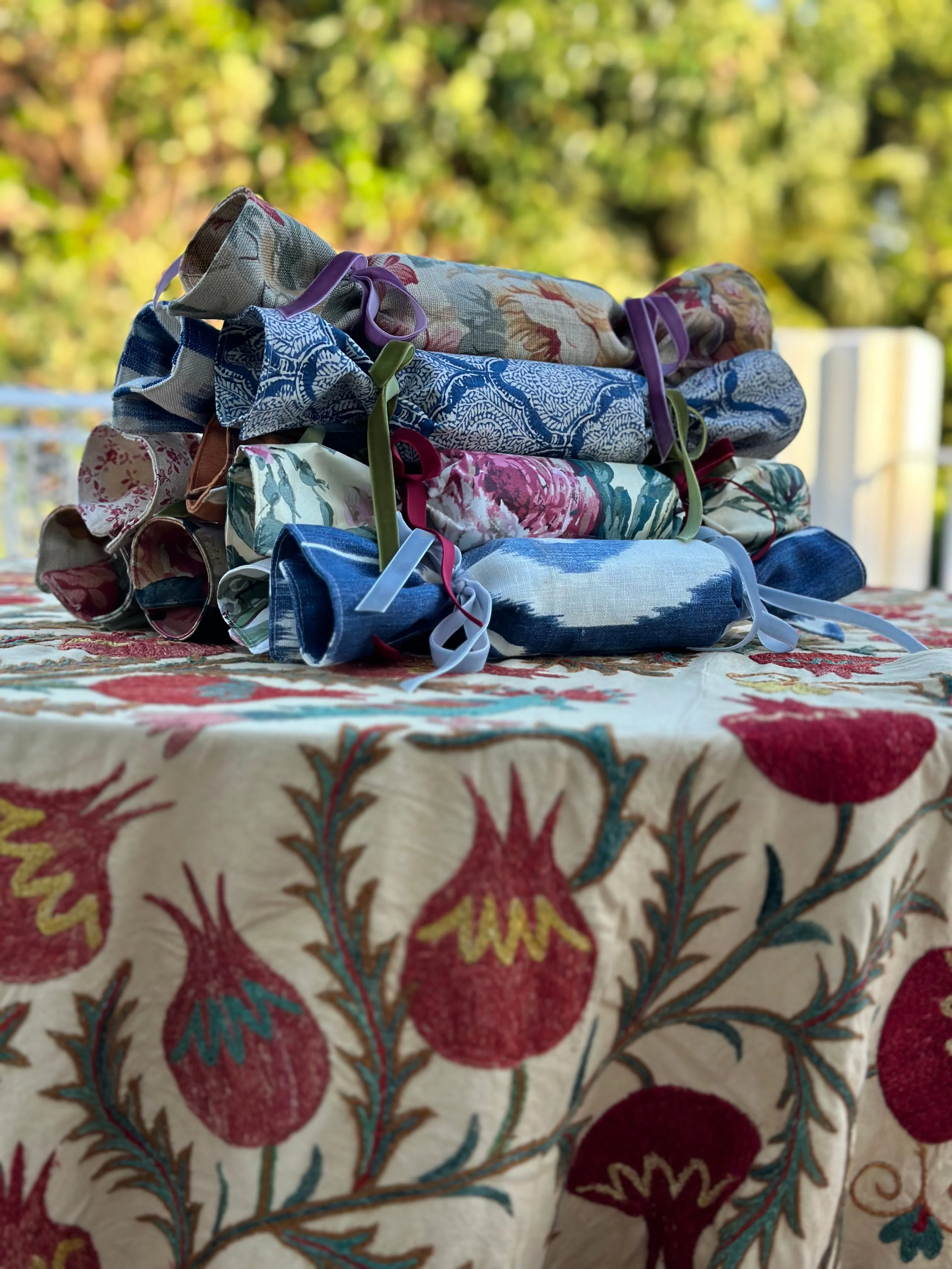 Party Popper/Holiday Cracker - Vintage Climbing Rose Trellis Textile with Merlot Velvet Bows