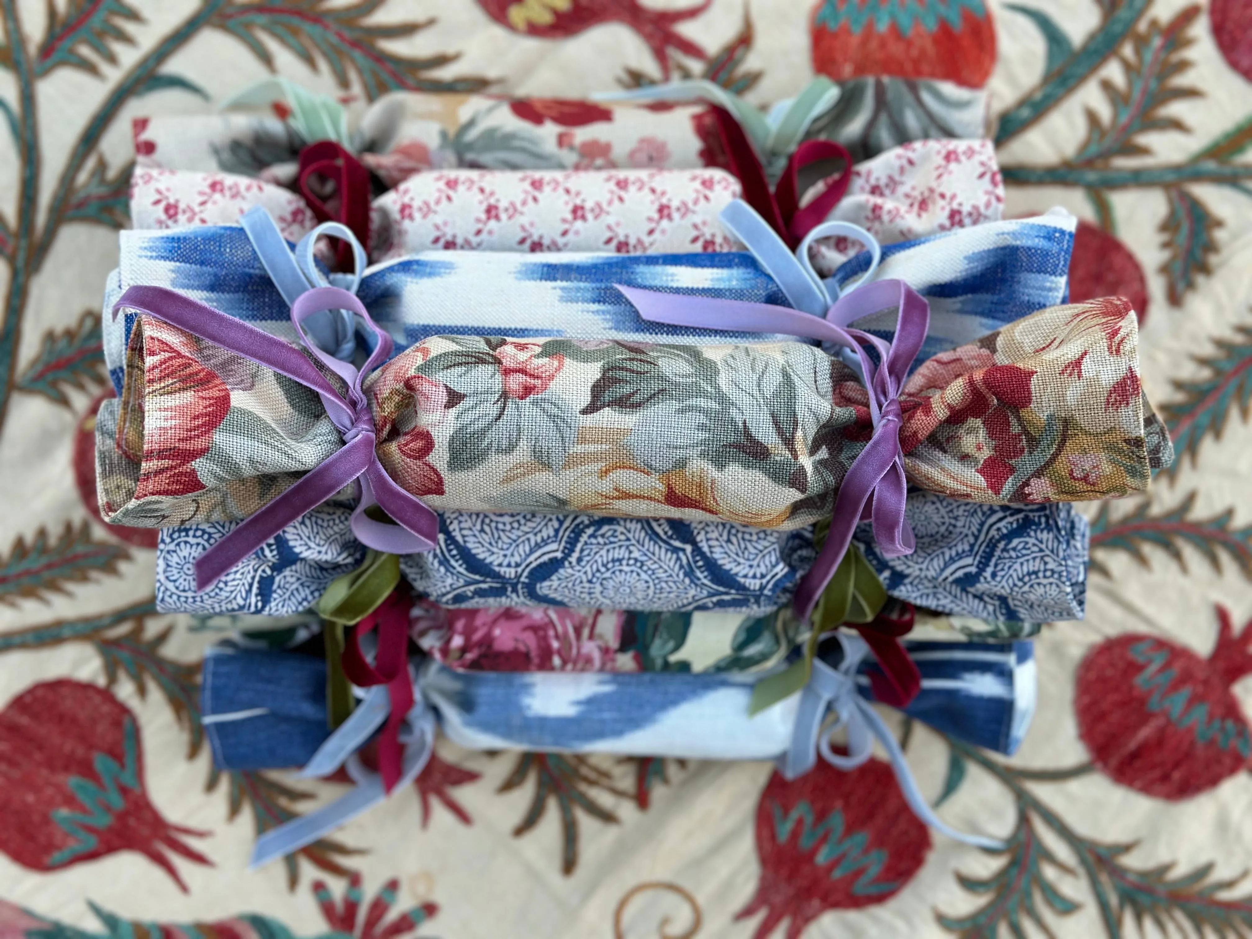 Party Popper/Holiday Cracker - Vintage English Garden Rose Linen Chintz with Velvet Bows
